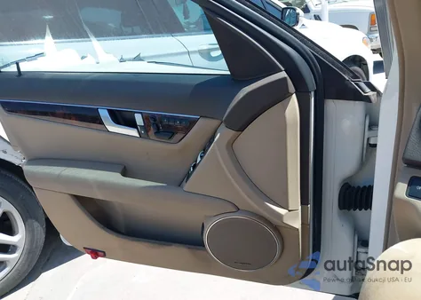 2013 Mercedes-Benz C 250 Luxury/Sport из США, поврежденный, VIN WDDGF4HB7DA784290